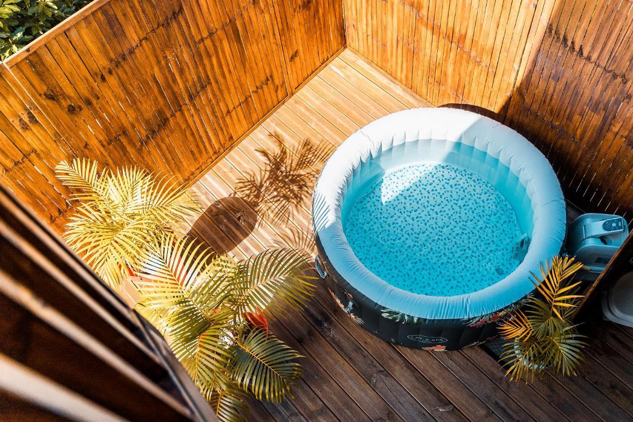 Charmant Chalet Avec Jacuzzi, L'Ile O Vert Сен-Філіпп Екстер'єр фото